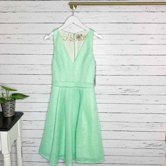 🚨 LAST CHANCE. CLOSING 9.16 🚨 ASOS Premium Mesh Plunge Neck Debutante Dress - Picture 7 of 10